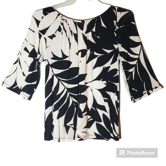 Ruby Rd women's PS black/white floral print pullover blouse. 885 - Picture 4 of 5